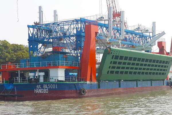Haitai Shipbuilding's first large-scale hoisting equipment